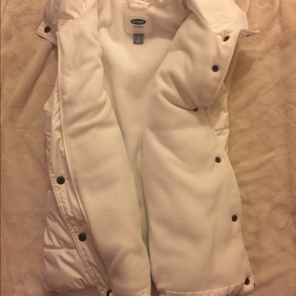 White Old Navy Vest - Picture 2 of 3